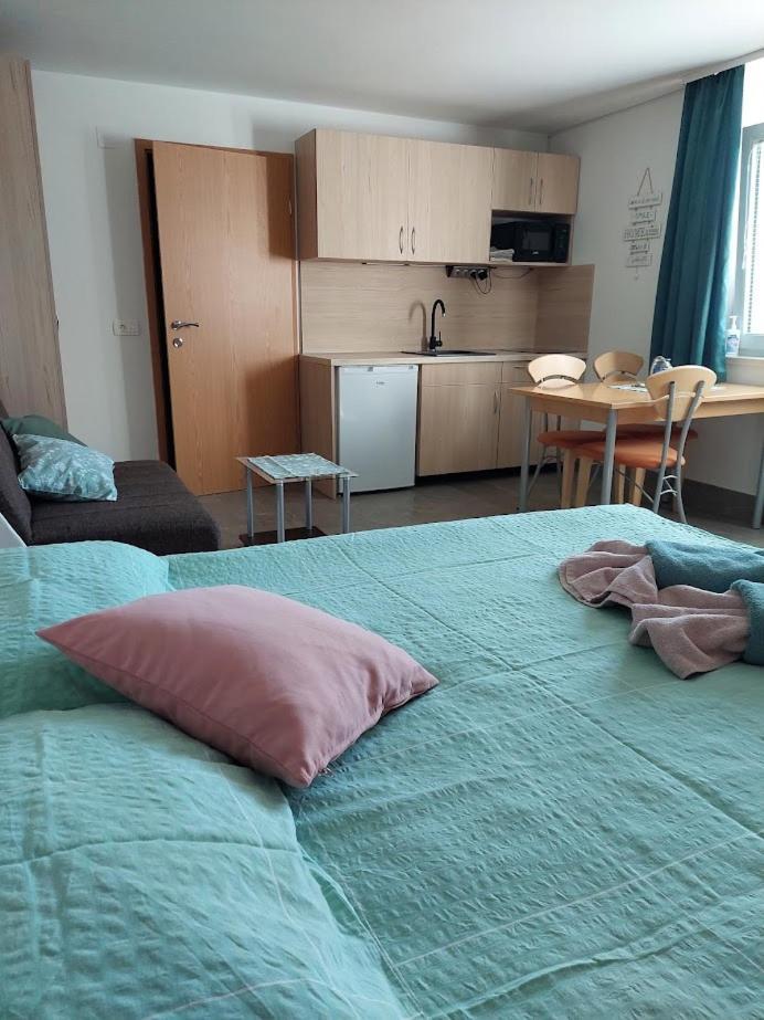צרקליה נה גורניסקם Studio Apartma Zirovnik מראה חיצוני תמונה