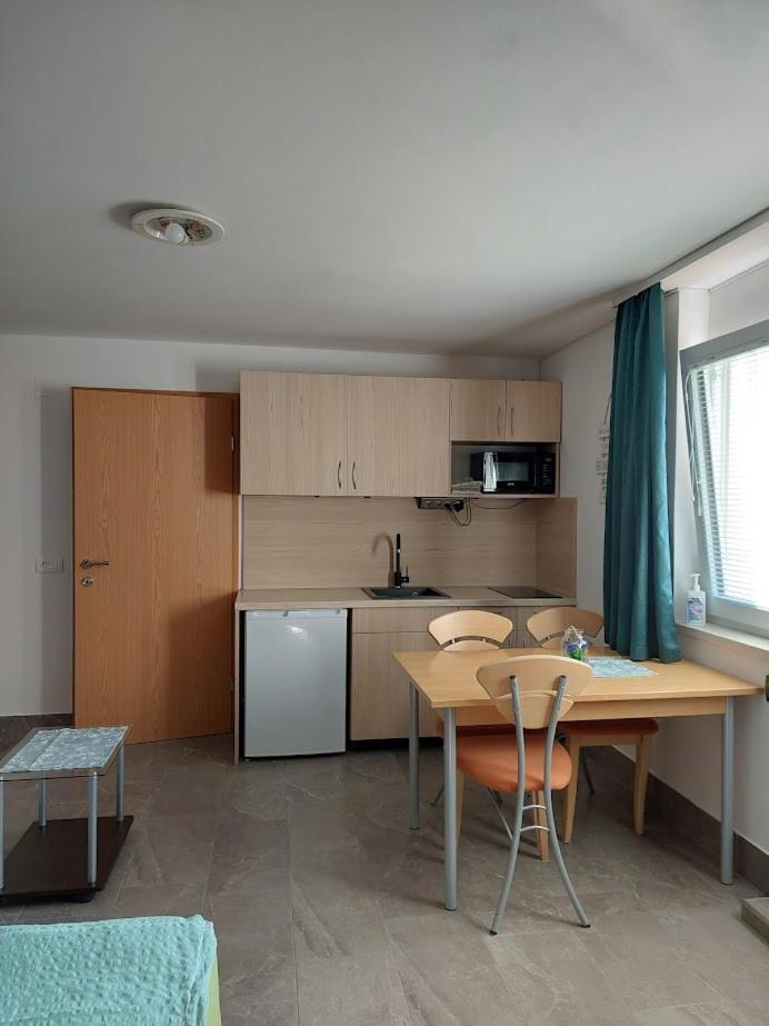 צרקליה נה גורניסקם Studio Apartma Zirovnik מראה חיצוני תמונה