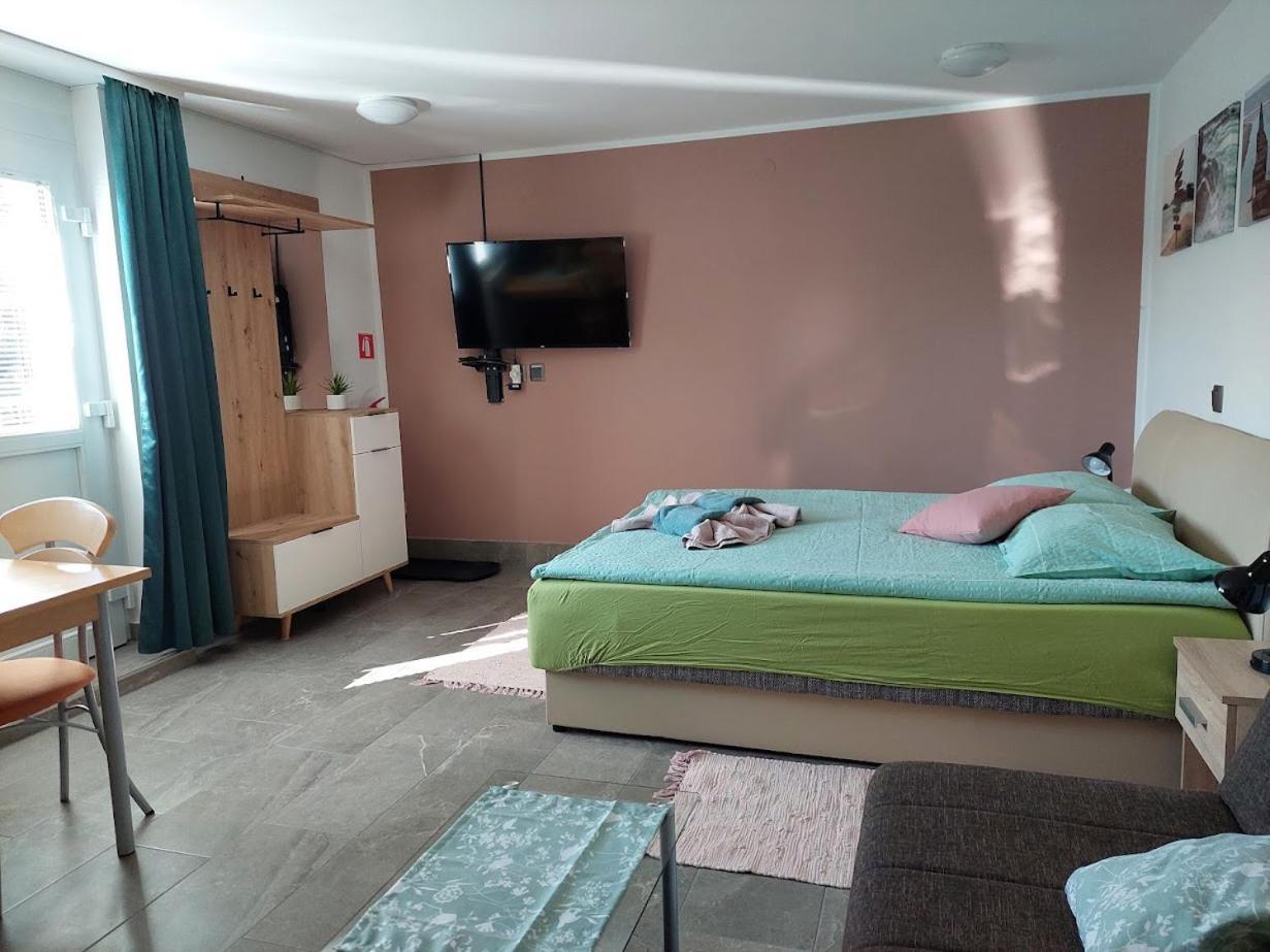 צרקליה נה גורניסקם Studio Apartma Zirovnik מראה חיצוני תמונה